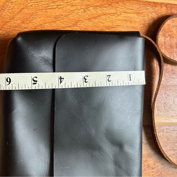 In Blue Black Leather Handmade Crossbody Bag - Picture 7 of 10
